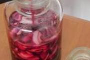 洋葱泡红酒的功效与作用 这7个你要知道