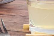 蜂蜜用多少度的水冲效果最好 蜂蜜水每天喝几杯合适