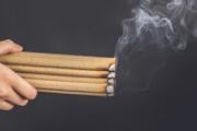 艾灸耳朵的排毒反应 艾灸耳朵后为什么出水