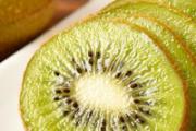 猕猴桃可以煮着吃吗 猕猴桃和橙子哪个维生素c多
