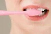 刷牙用热水还是冷水好