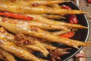 如何让鸡爪吃起来Q弹有嚼劲 腌鸡爪可以放什么配料