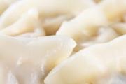 冻饺子怎么煮不破 蒸冻饺子如何防止粘底