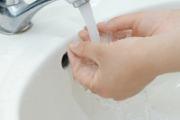 坐月子为什么不能碰冷水