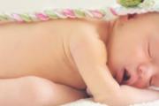 夏天宝宝睡觉要穿袜子吗 宝宝睡觉穿袜子好不好