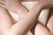 乳房有硬块是什么原因 怎么正确的乳房检查