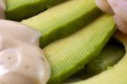 牛油果变色了还能吃吗 牛油果有黑点还能吃吗