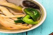 黄精煲鸡汤还可以放什么 黄精炖乌鸡有什么功效