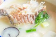 鲫鱼豆腐用的是老豆腐吗 鲫鱼豆腐汤的豆腐要不要煎