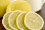 新鲜柠檬泡水用开水还是温水 柠檬泡水前怎么清洗