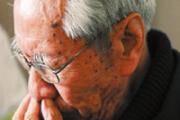 老人流眼泪是怎么回事