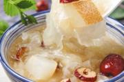 冰糖雪梨只喝水可以吗 冰糖雪梨要吃梨吗