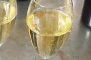 白葡萄酒可以做热红酒吗 白葡萄酒加热后度数会改变吗