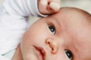 孩子发烧不退怎么办 宝宝发烧不退是大事