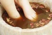 秋天用什么泡脚好 入秋开始泡泡脚