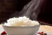 吃饭时喝水为什么不好 这4点千万要注意