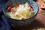 银耳莲子汤过夜还能吃吗 银耳莲子汤能放冰箱多久