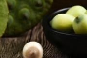 新鲜莲子可以生吃吗 新鲜莲子一次生吃的量