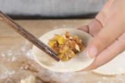 包好的饺子常温下可以放多久 包好的饺子放冰箱粘在一起了怎么办