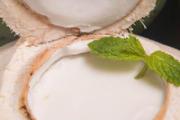 椰子油可以炒菜吗 椰子油可以直接涂脸吗