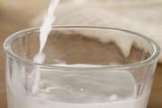 冲奶粉可以用凉白开水加热水吗 凉白开水冲奶粉可以喝吗