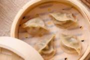 蒸饺子怎么不粘蒸笼 蒸饺子怎么蒸饺皮不干