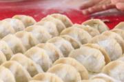 水饺冻在一起怎么分离 饺子怎么冻才不会粘在一起