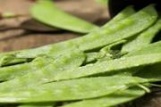荷兰豆怎么炒不变颜色 荷兰豆怎么炒才算熟