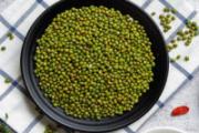 绿豆汤加冰糖好还是加白糖好 熬绿豆汤什么时候放糖合适