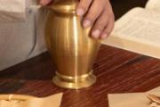 去湿气喝什么茶最好 湿气重用土茯苓还是茯苓好