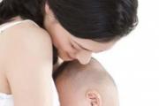 宝宝出生8天能吃多少母乳 符合这5点，说明宝宝母乳喂饱了！