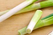 大葱和黑豆能一起吃吗 大葱和黑豆一起吃有什么好处