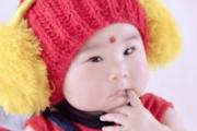 宝宝吃手指的原因 宝宝经常吃手怎么办