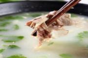 羊肉汤怎么去除羊肉的膻味 羊肉汤怎么炖会有白汤