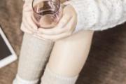 冬天腿上为什么会脱皮 冬天腿上脱皮怎么办