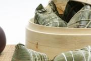 包粽子放碱还是小苏打 包粽子要放什么才会黄