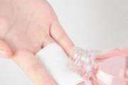 卸妆棉和卸妆水区别 一个是卸妆用品，一个是卸妆工具