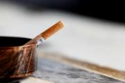 电子烟的危害大还是烟草的危害大 电子烟的二手烟有害吗
