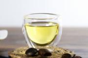 茶油涂脸会堵塞毛孔吗 晚睡前涂茶油要洗掉吗