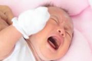 新生儿晚上换几次尿不湿 新生儿晚上多久换一次尿不湿好
