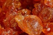 桃胶隔水炖多久才能吃 桃胶没煮熟吃了会怎么样