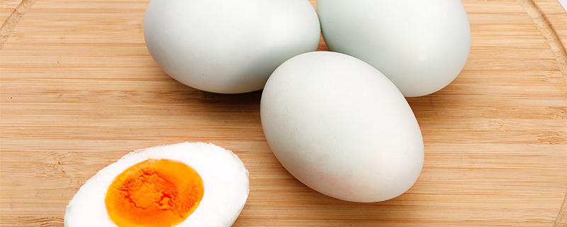 一个皮蛋的热量大概是多少 皮蛋跟水煮蛋哪个热量高 乐哈健康网