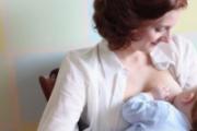 喂奶后乳头发白 喂奶后乳头变白怎么办