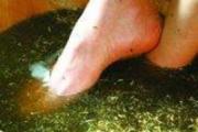 中药熬完泡脚可以吗 药渣泡脚的好处有什么好处