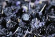 黑枸杞可以和绿茶一起泡吗 黑枸杞慎和它一起泡！