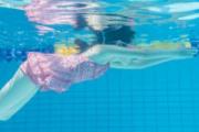 女性长期蛙泳的危害 蛙泳可以减肥吗