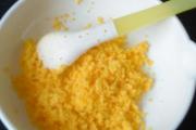 七个月宝宝辅食食谱：蛋黄泥