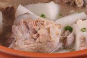 白萝卜可以和鸡肉一起煲汤吗 白萝卜和鸡肉炖汤能治反流食管炎吗