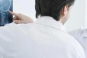 吹空调膝盖疼怎么回事 膝关节炎？痛风发作？看看你属于哪一种！