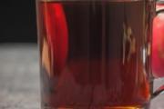 石榴汁溅到衣服上怎么去除 石榴汁清洗变蓝色了怎么处理